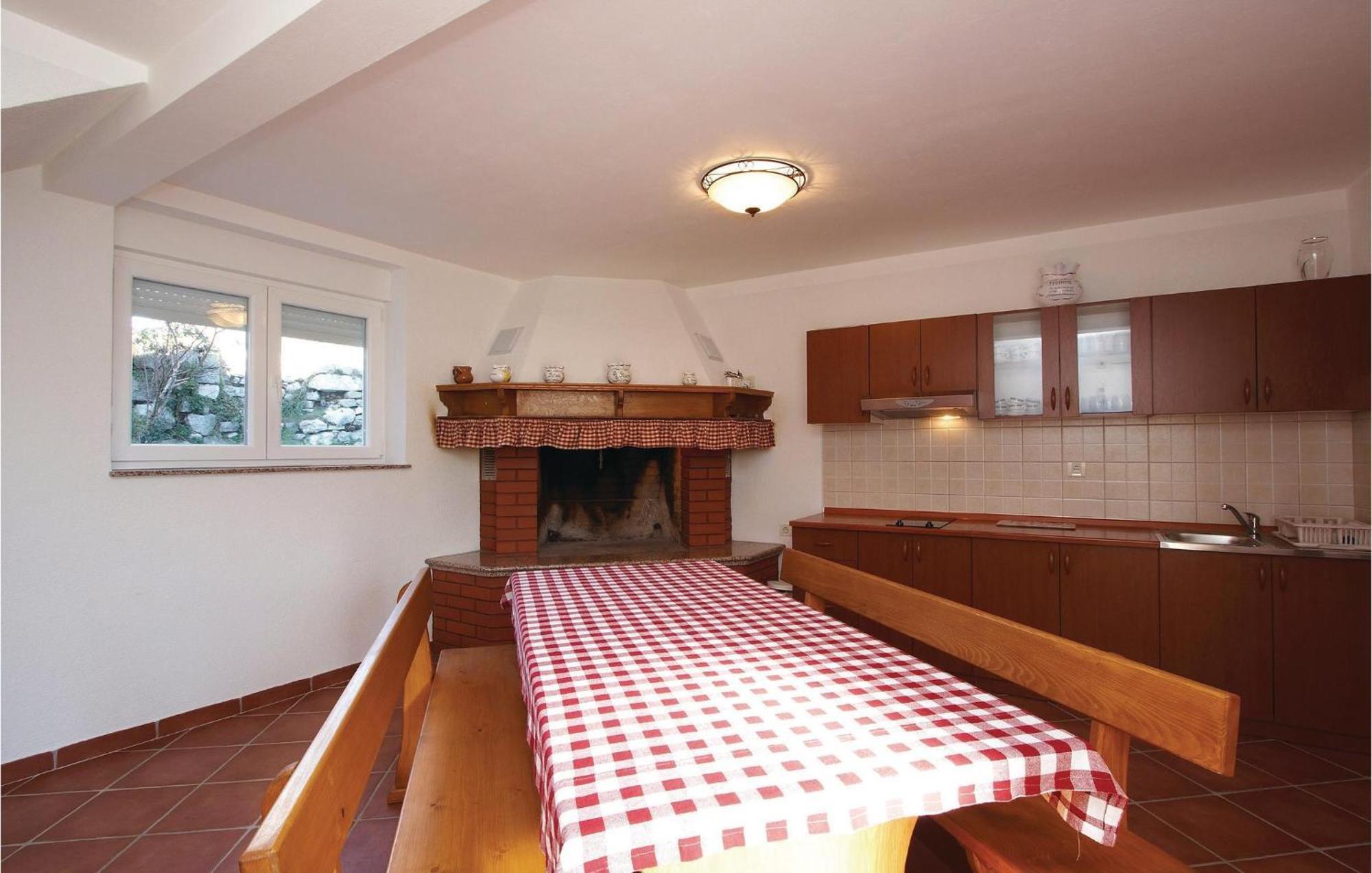 2 Bedroom Awesome Apartment In Plomin Exteriör bild