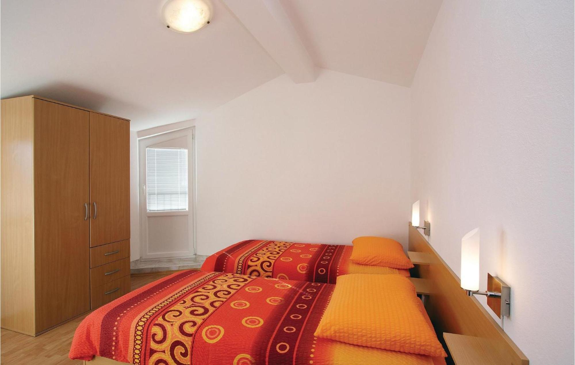 2 Bedroom Awesome Apartment In Plomin Exteriör bild