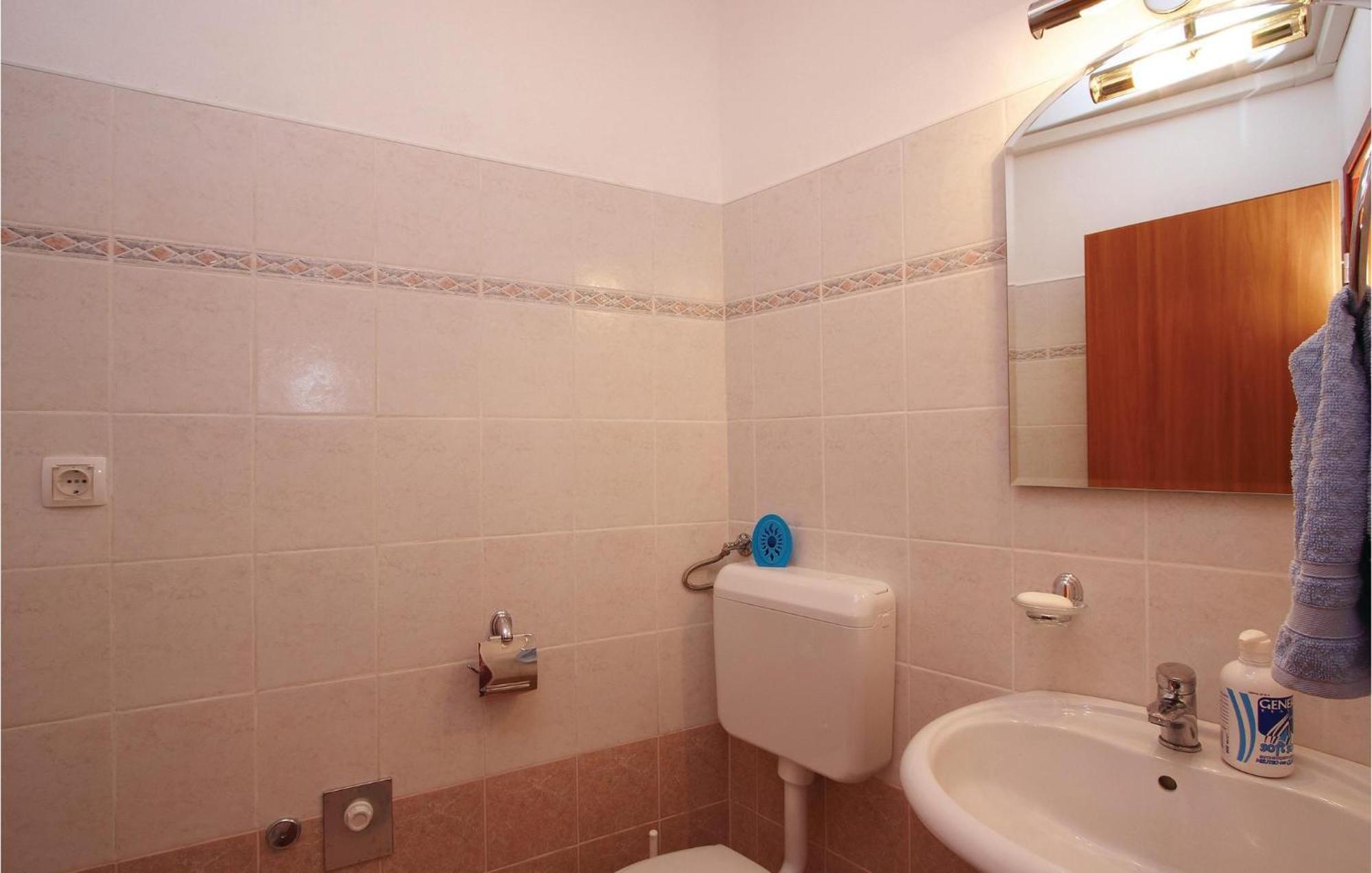2 Bedroom Awesome Apartment In Plomin Exteriör bild